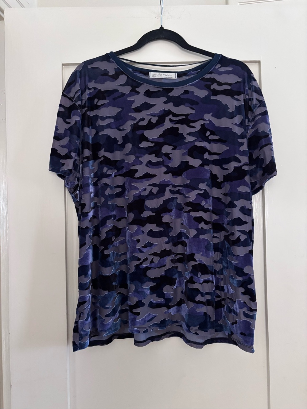Free People Women's Navy and Black Camo velvet Short Sleeve Tee